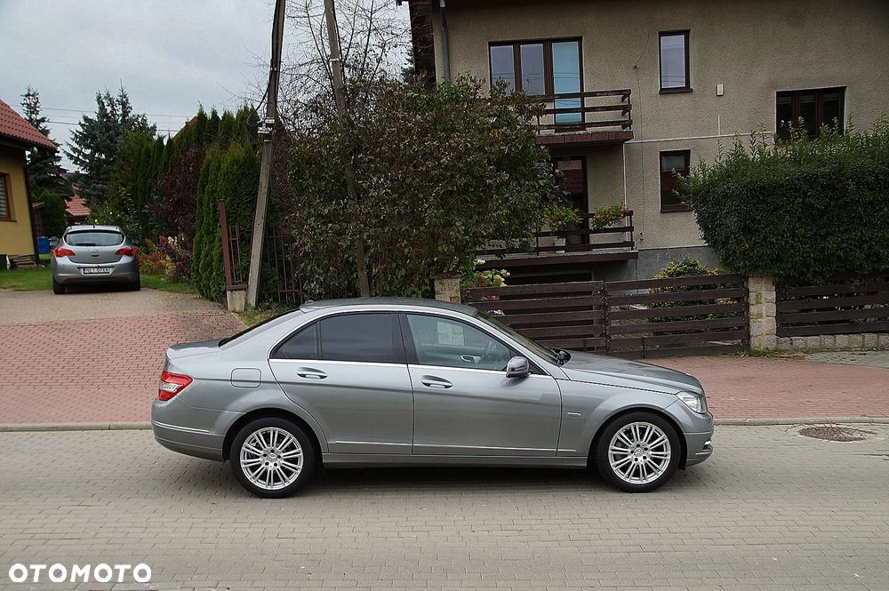 Mercedes-Benz Klasa C 180 CGI BlueEff Avantgarde - 9