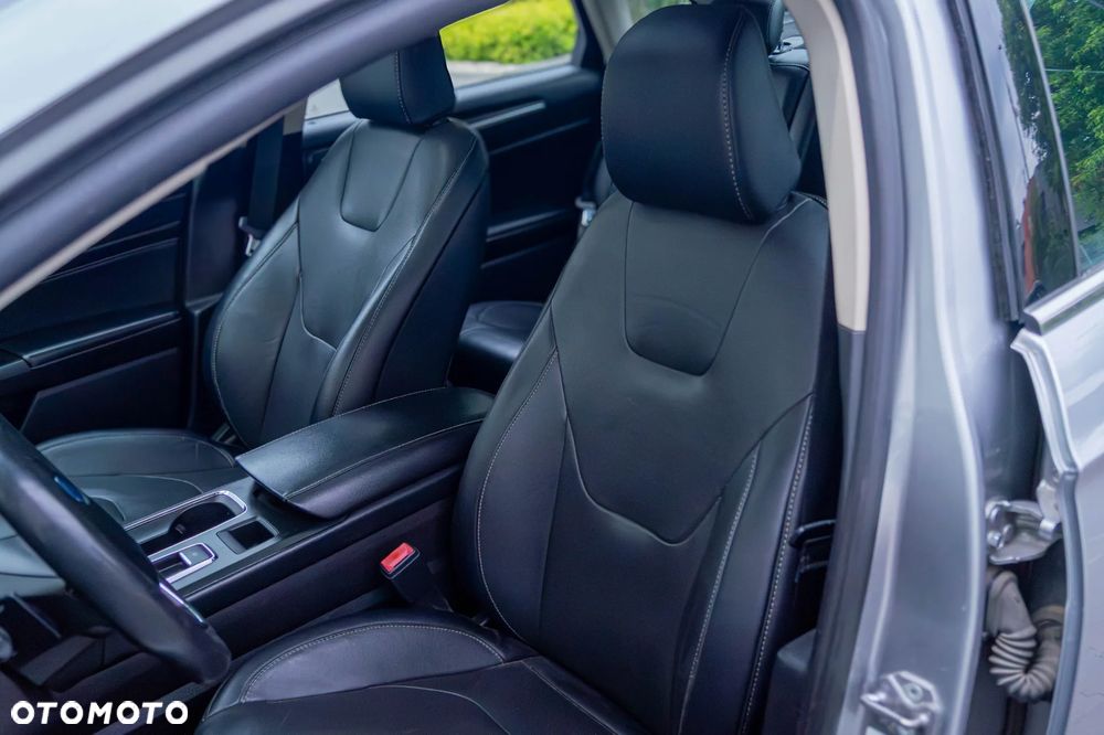 Ford Fusion - 38