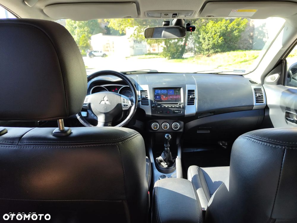 Mitsubishi Outlander 2.0 DID Instyle NAVI - 12