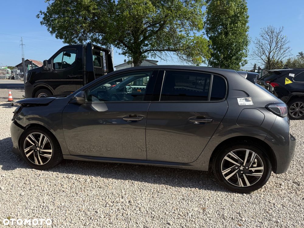 Peugeot 208 - 8