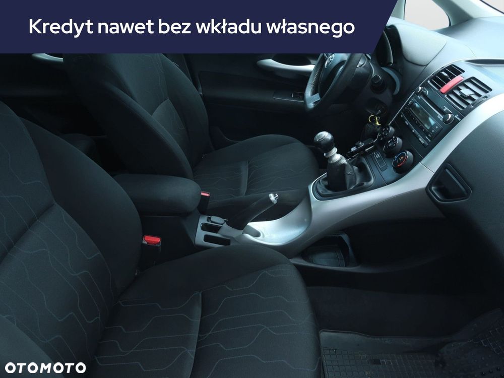 Toyota Auris - 11