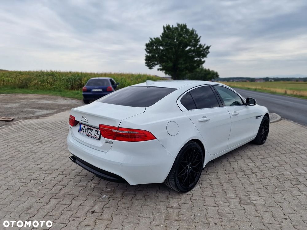 Jaguar XE 20d AWD R-Sport - 8