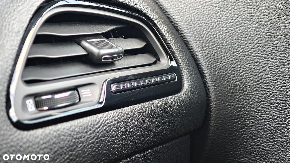 Dodge Challenger 6.4 Scat Pack - 27