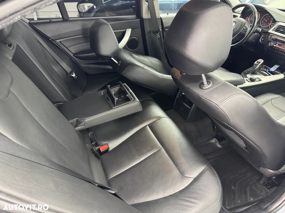 BMW Seria 3 320d Aut. Sport Line - 23