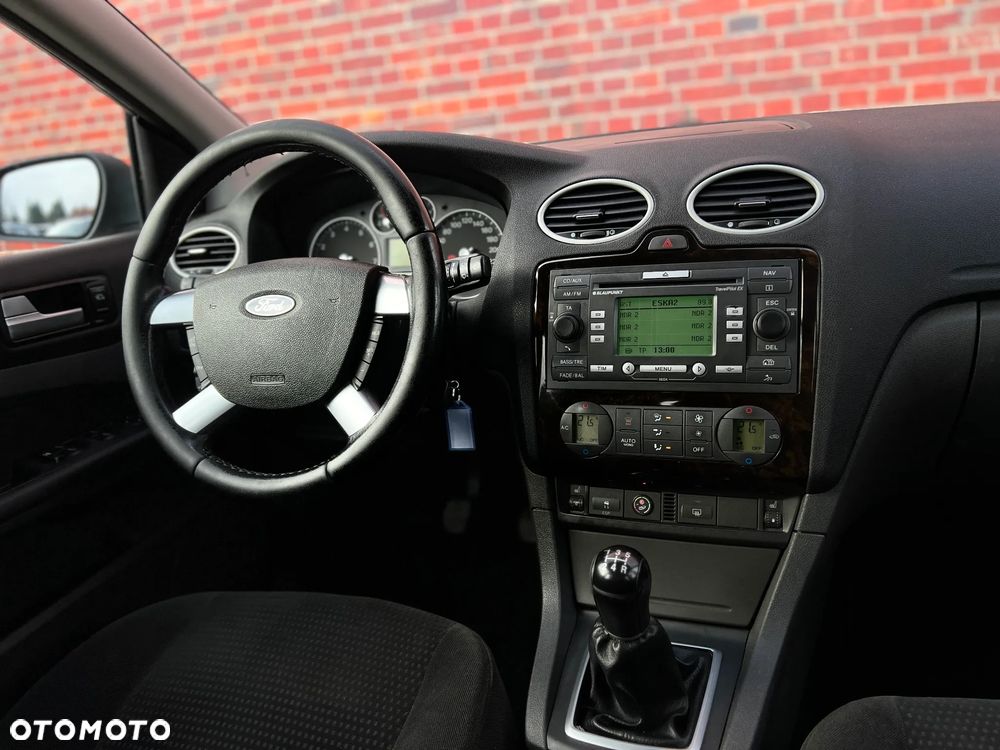 Ford Focus 2.0 Ghia - 7