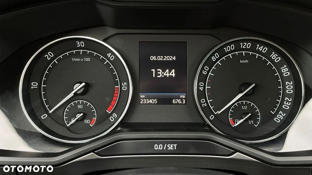 Skoda Superb 2.0 TDI DSG Premium Edition - 14