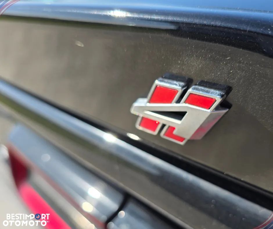 Dodge Challenger - 11