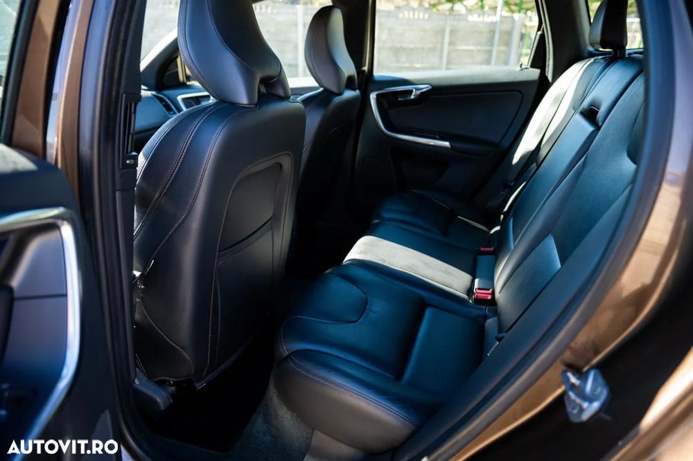 Volvo XC 60 D5 AWD Geartronic Summum - 8