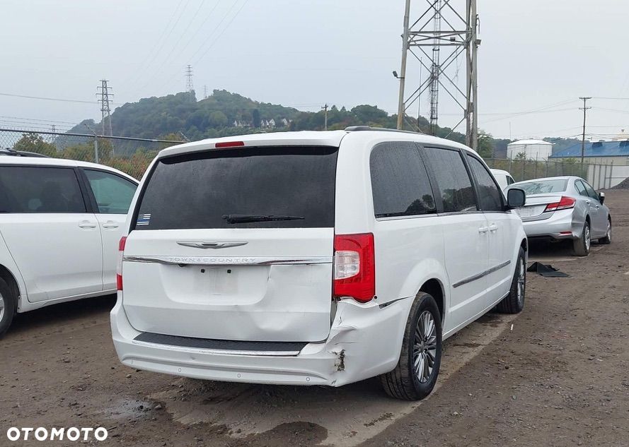 Chrysler Town & Country - 2