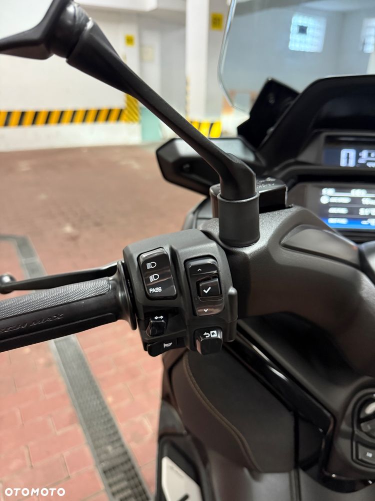 Yamaha X-max - 12