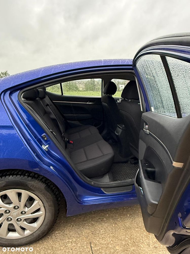 Hyundai Elantra 1.6 Comfort - 8