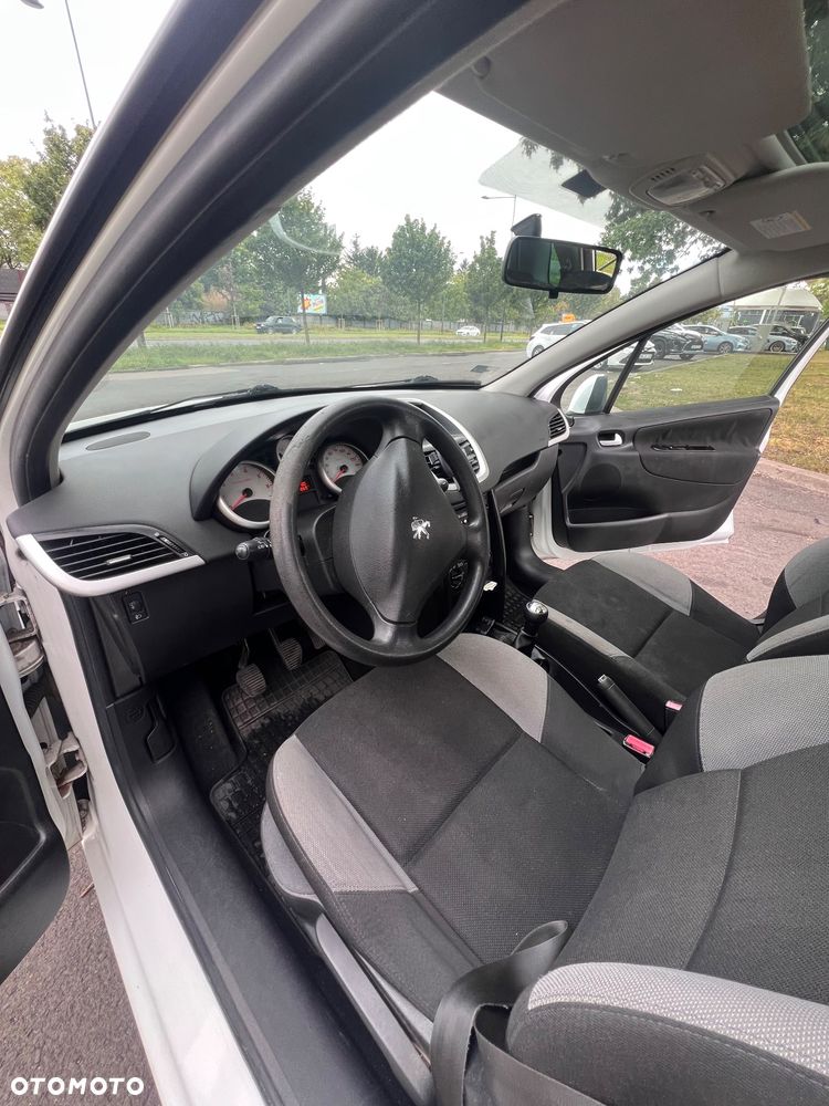 Peugeot 207 - 18