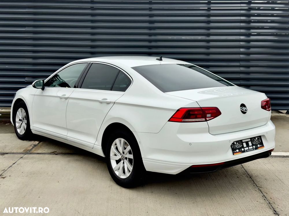 Volkswagen Passat - 4