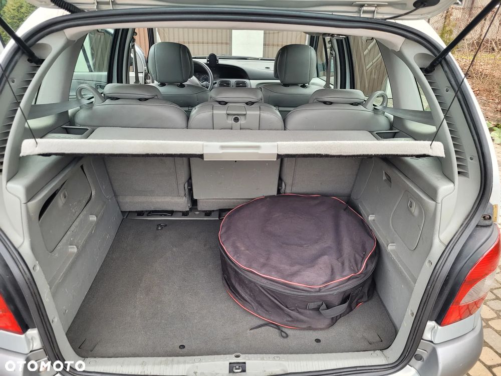 Renault Scenic 1.6 16V Family - 5