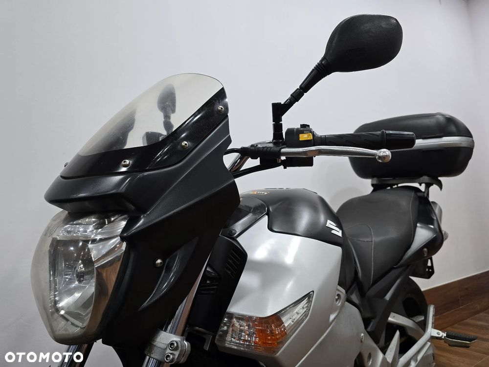 Suzuki GSR - 4