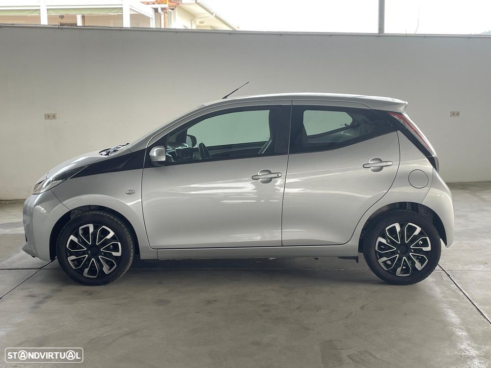 Toyota Aygo x-play - 2