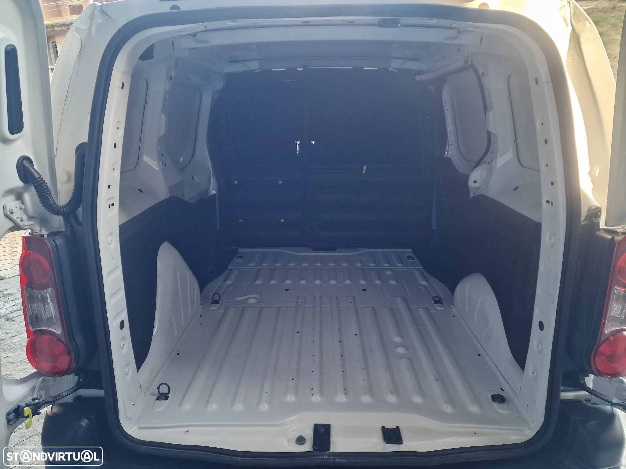 Peugeot PARTNER 1,6 HDI PREMIUM 100CV 3 LUG GPS - 12