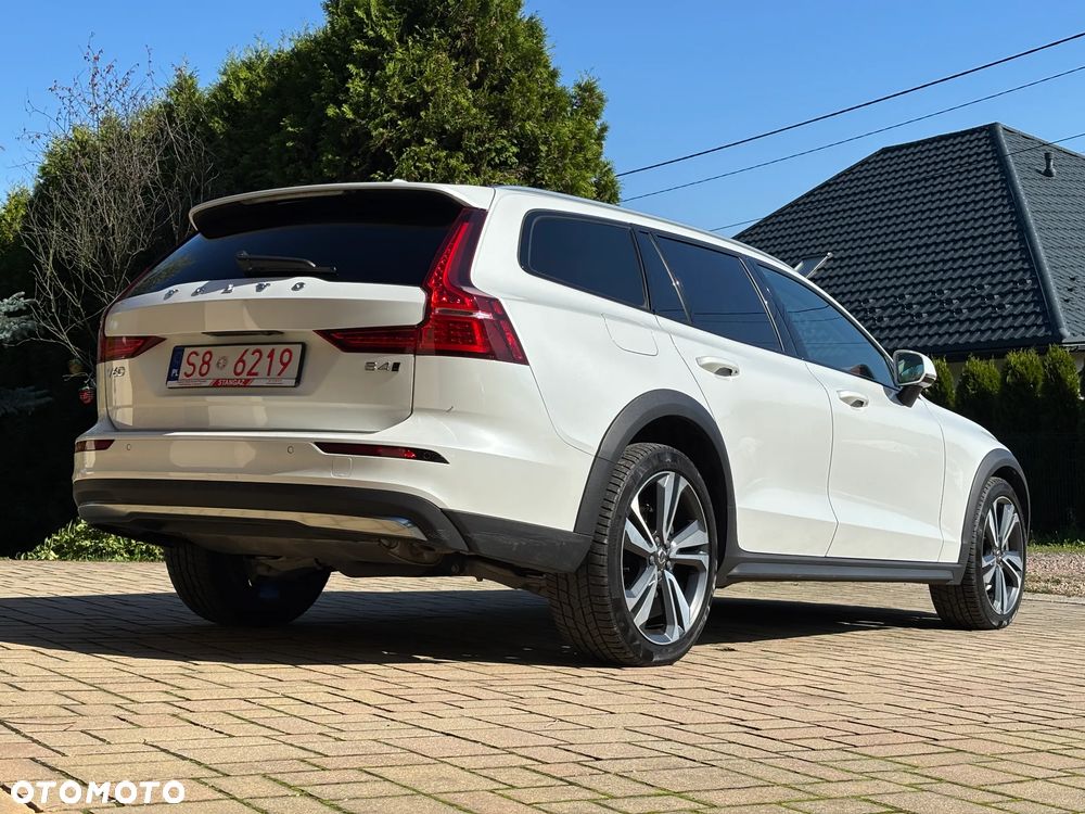 Volvo V60 Cross Country B4 D AWD Ultimate - 9