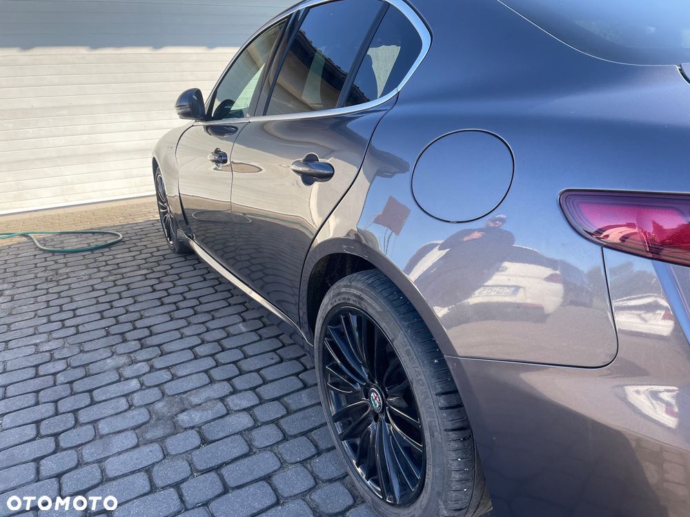 Alfa Romeo Giulia 2.2 AT8-Q4 Veloce - 4