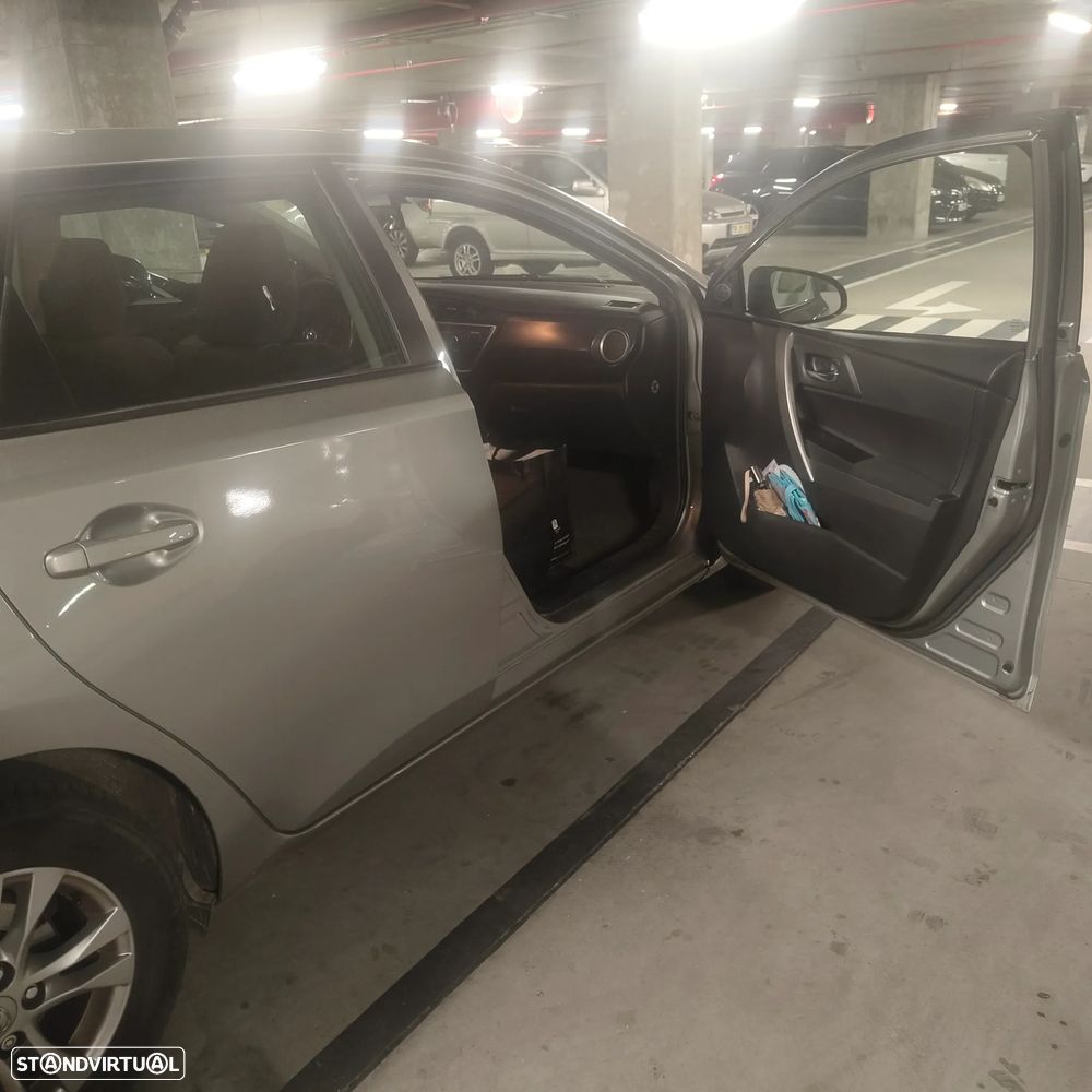 Toyota Auris Touring Sports - 6