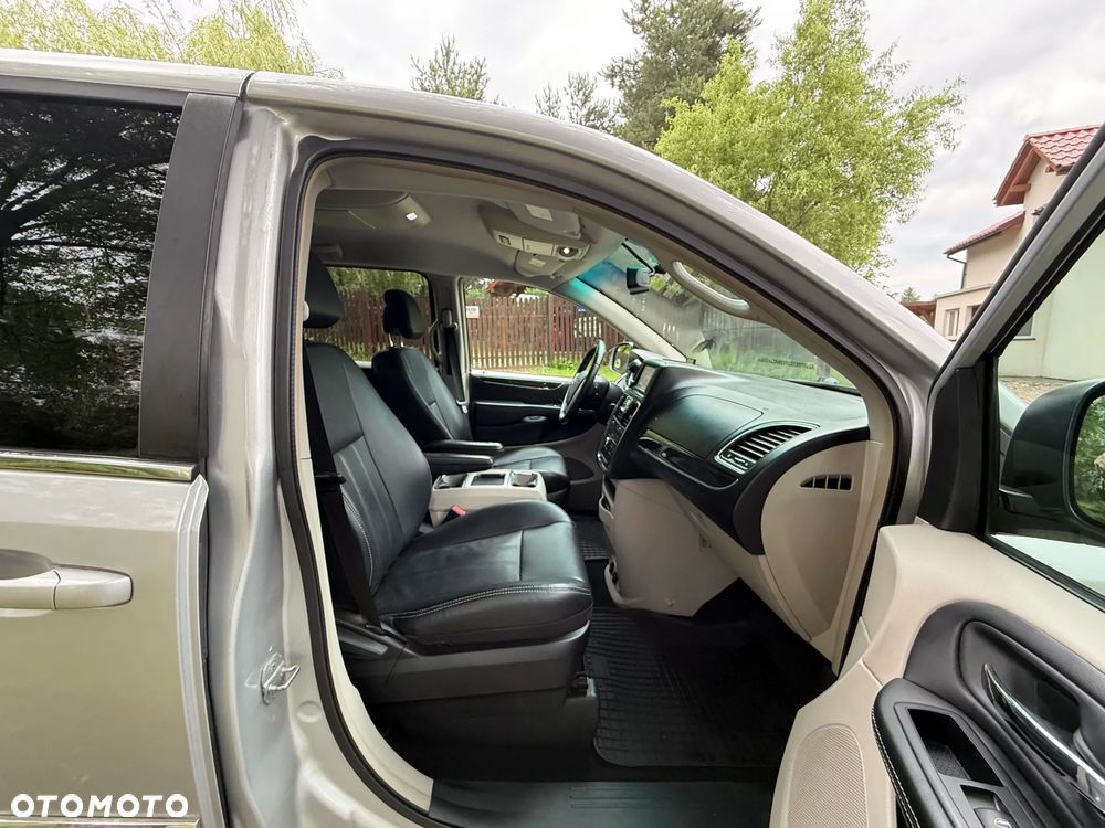 Chrysler Town & Country 3.6 Touring - 28