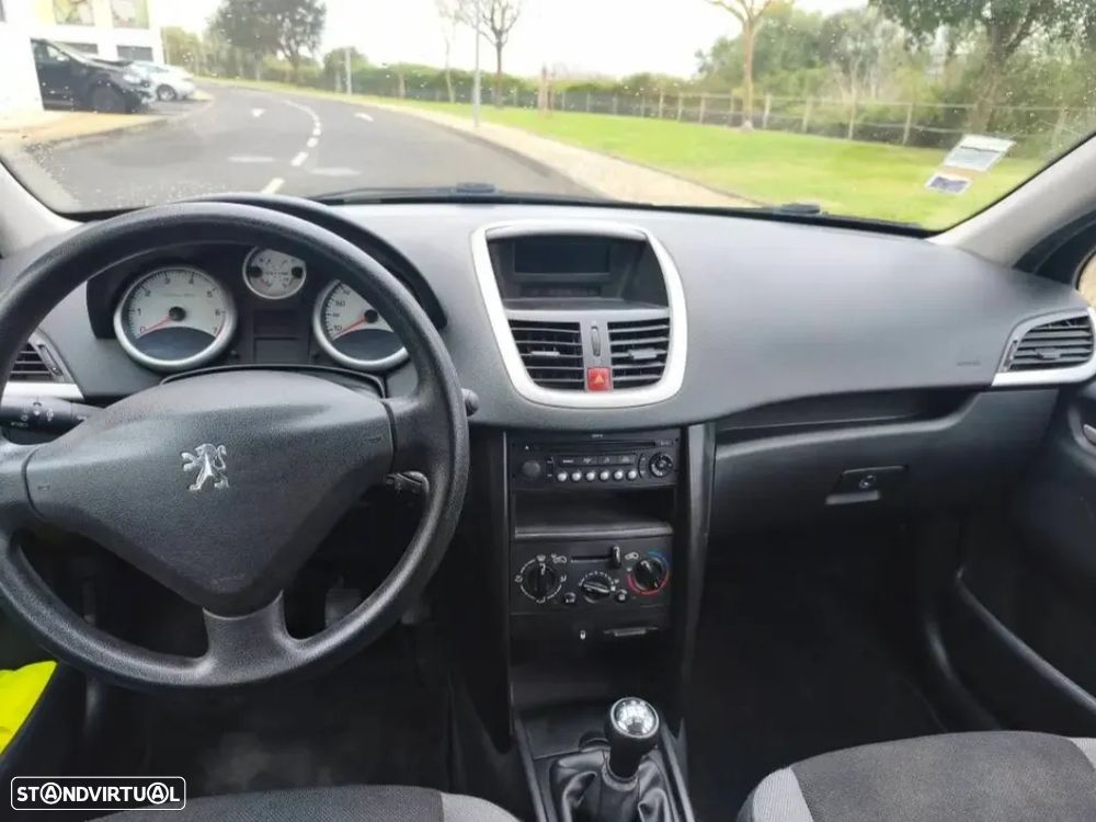 Peugeot 207 - 8