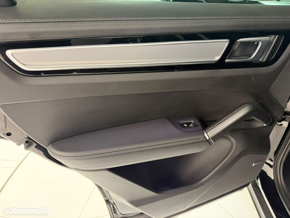 Porsche Cayenne Coupé E-Hybrid Platinum Edition - 22