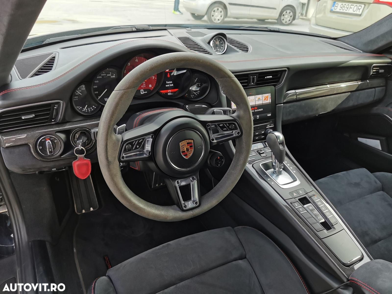 Porsche 911 Carrera 4 GTS Cabriolet PDK - 15