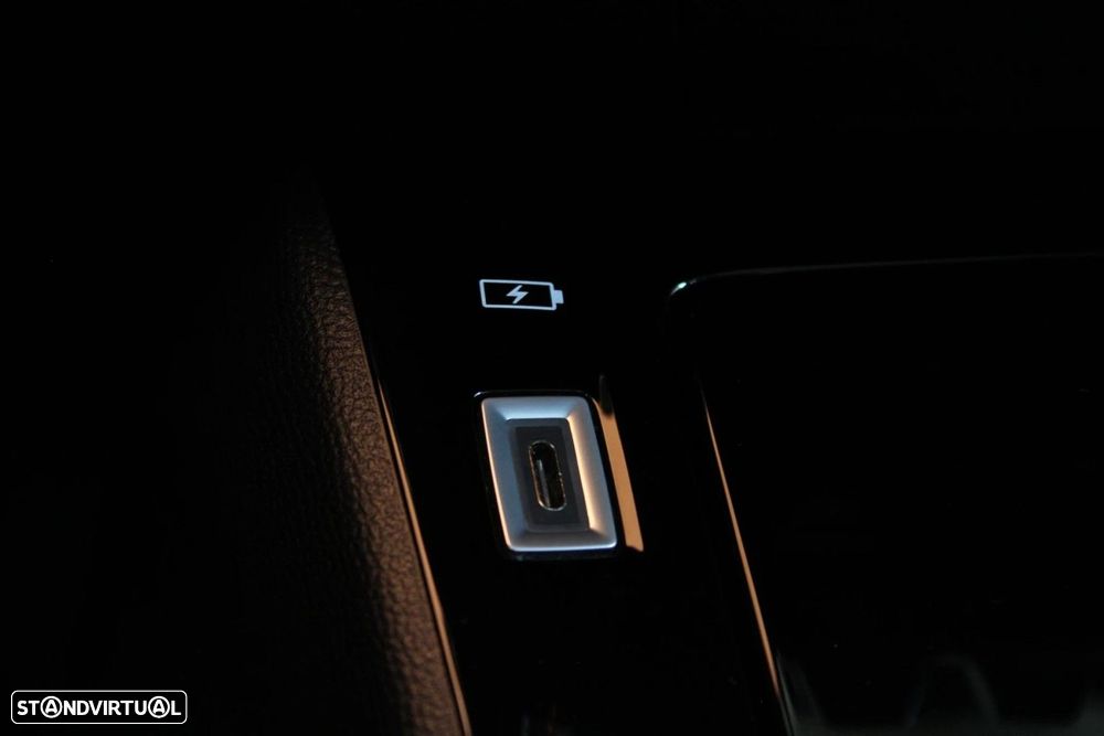 Peugeot e-2008 Allure Pack - 31