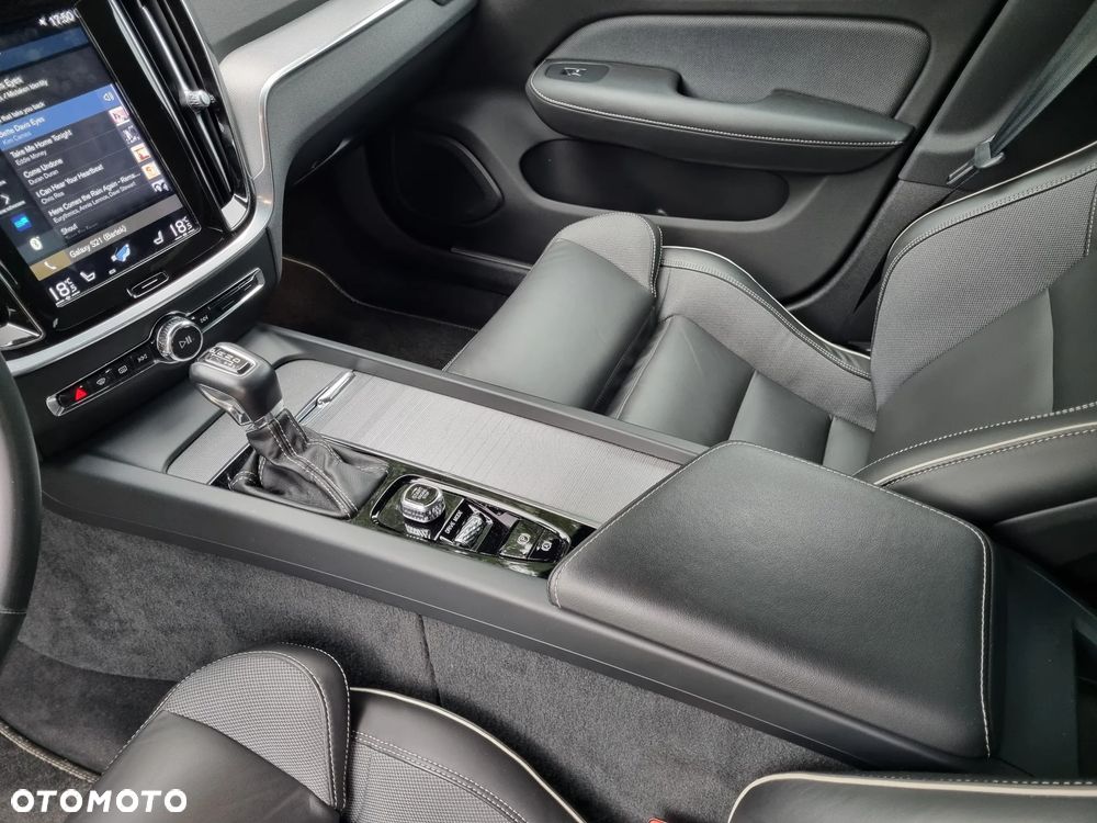 Volvo S60 T4 R-Design - 29