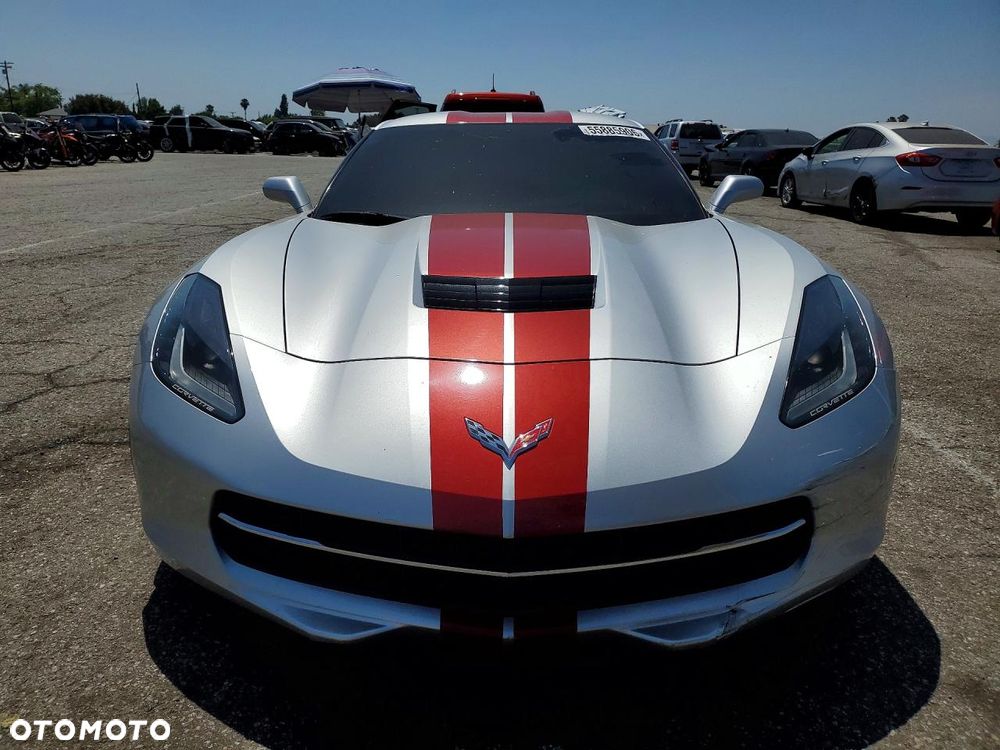 Chevrolet Corvette - 6