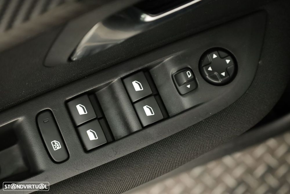 Peugeot 208 1.2 PureTech Active - 18