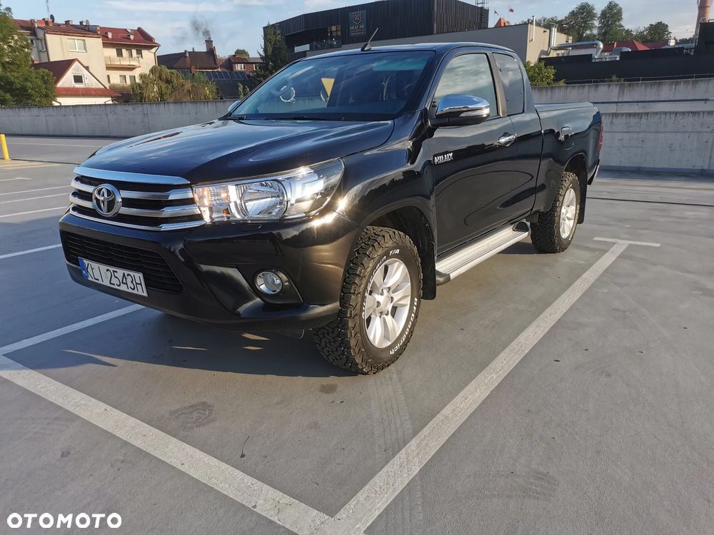 Toyota Hilux 2.4 D-4D Extra Cab DLX 4x4 - 5