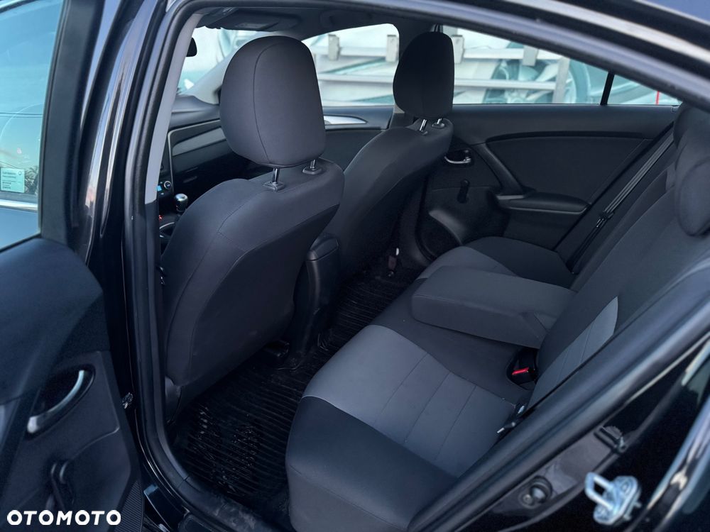 Toyota Avensis - 10