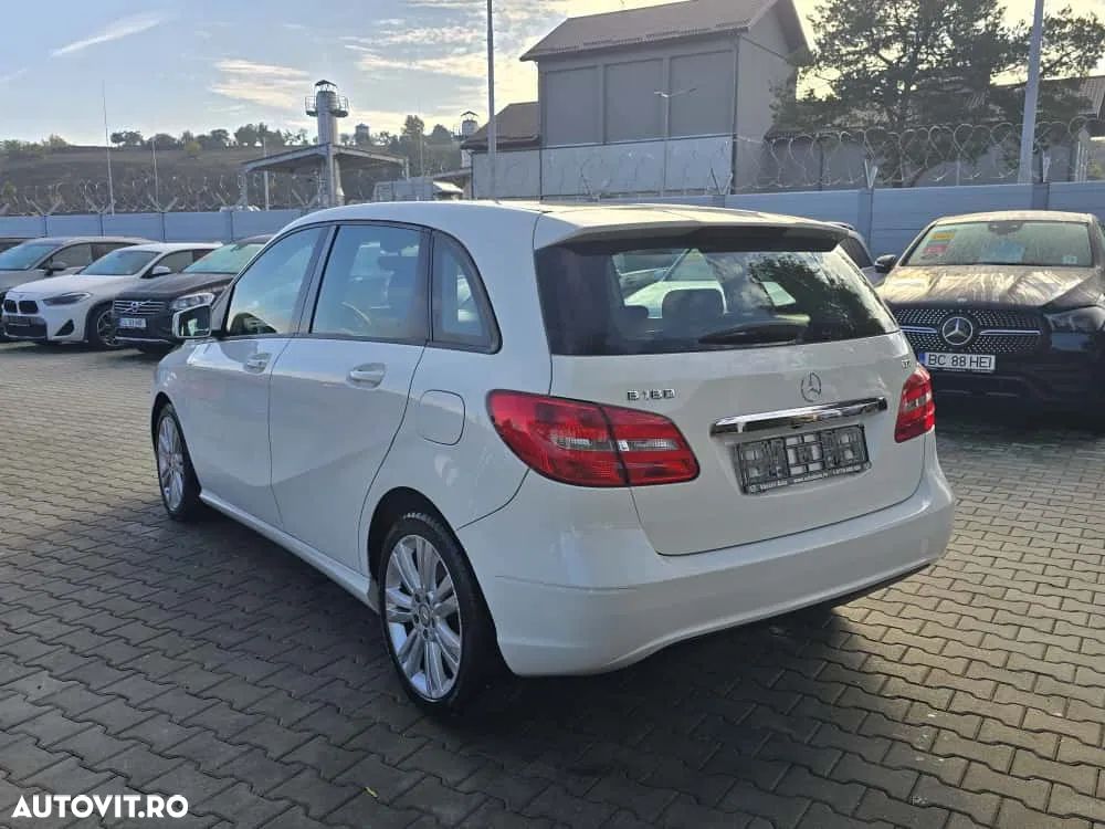 Mercedes-Benz B 180 d 7G-DCT - 3