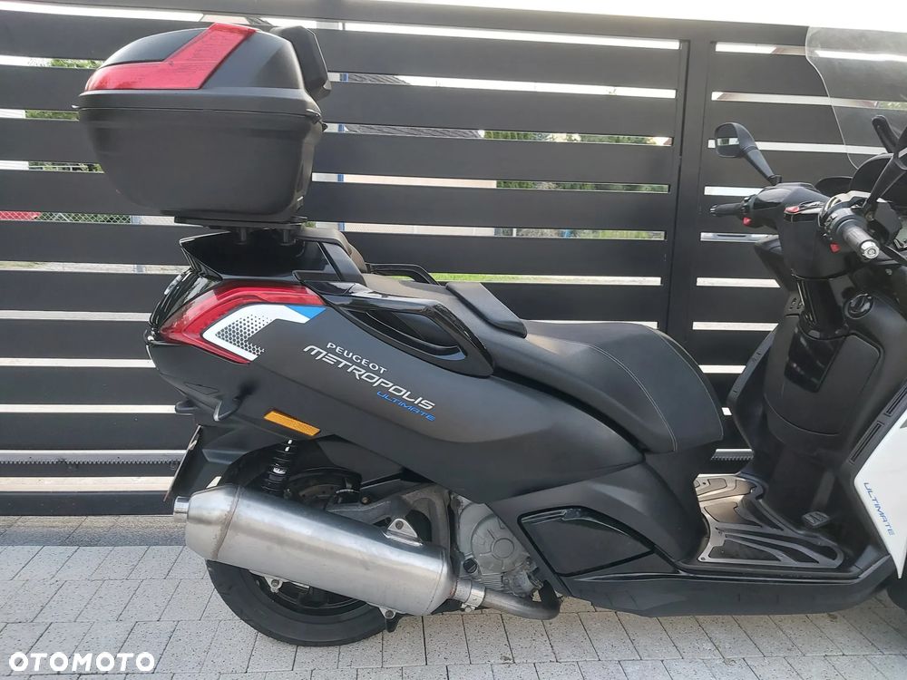Peugeot Metropolis - 8