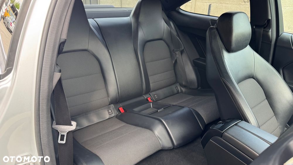 Mercedes-Benz Klasa C 250 CGI BlueEff Sport - 34