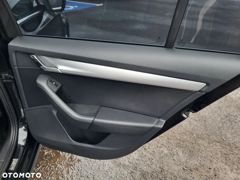 Skoda Octavia 1.6 TDI Elegance DSG - 23