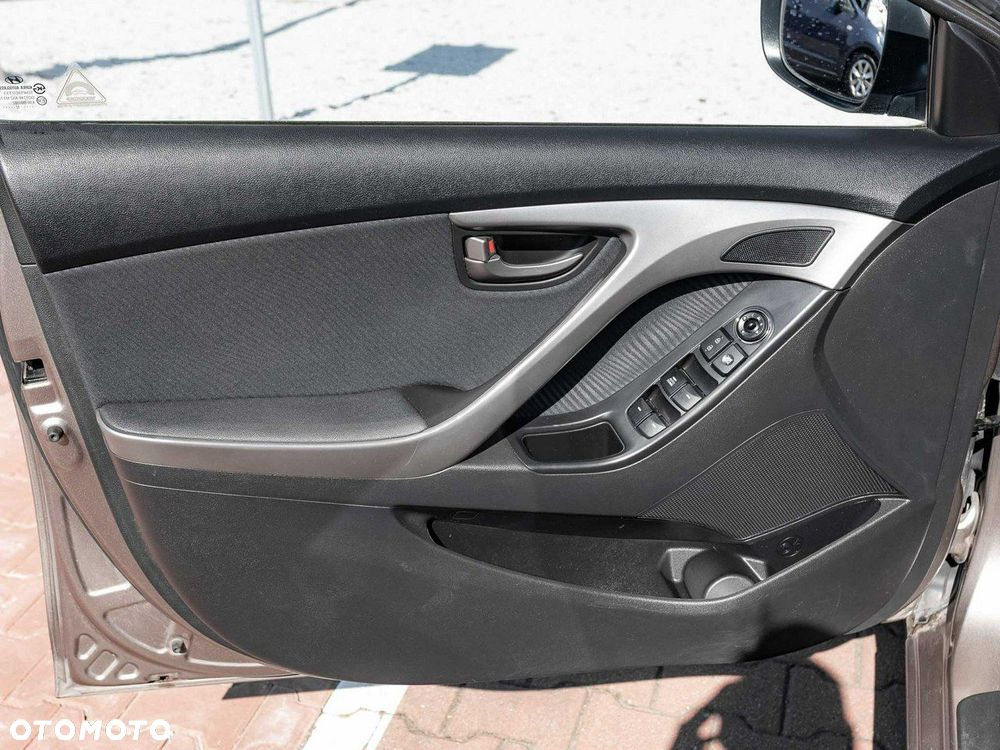 Hyundai Elantra 1.6 Classic + - 10