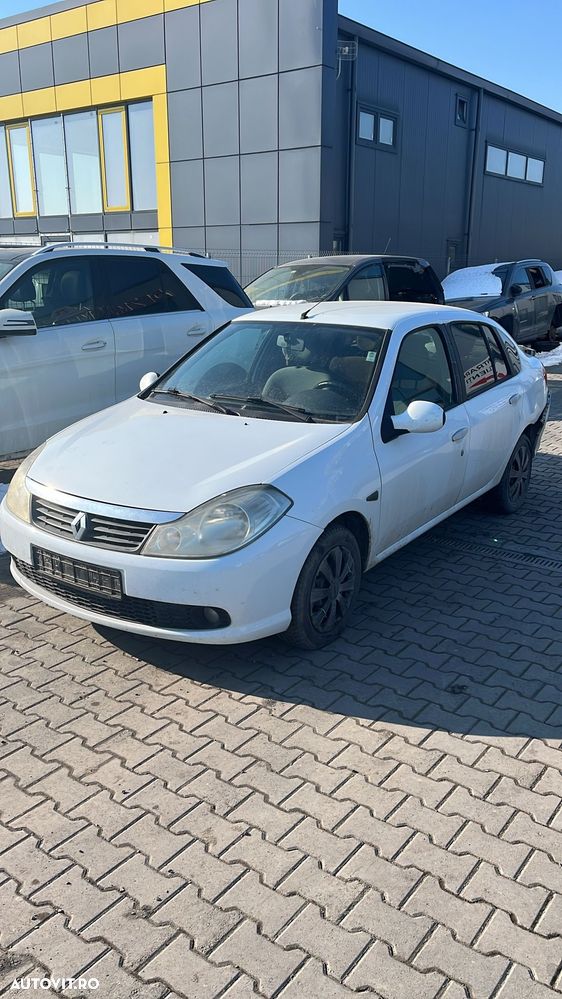 Dezmembram Renault Clio Thalia 1.5 diesel din 2010 - 1