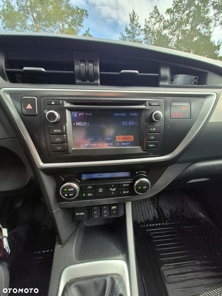 Toyota Auris 1.6 Premium Comfort - 9