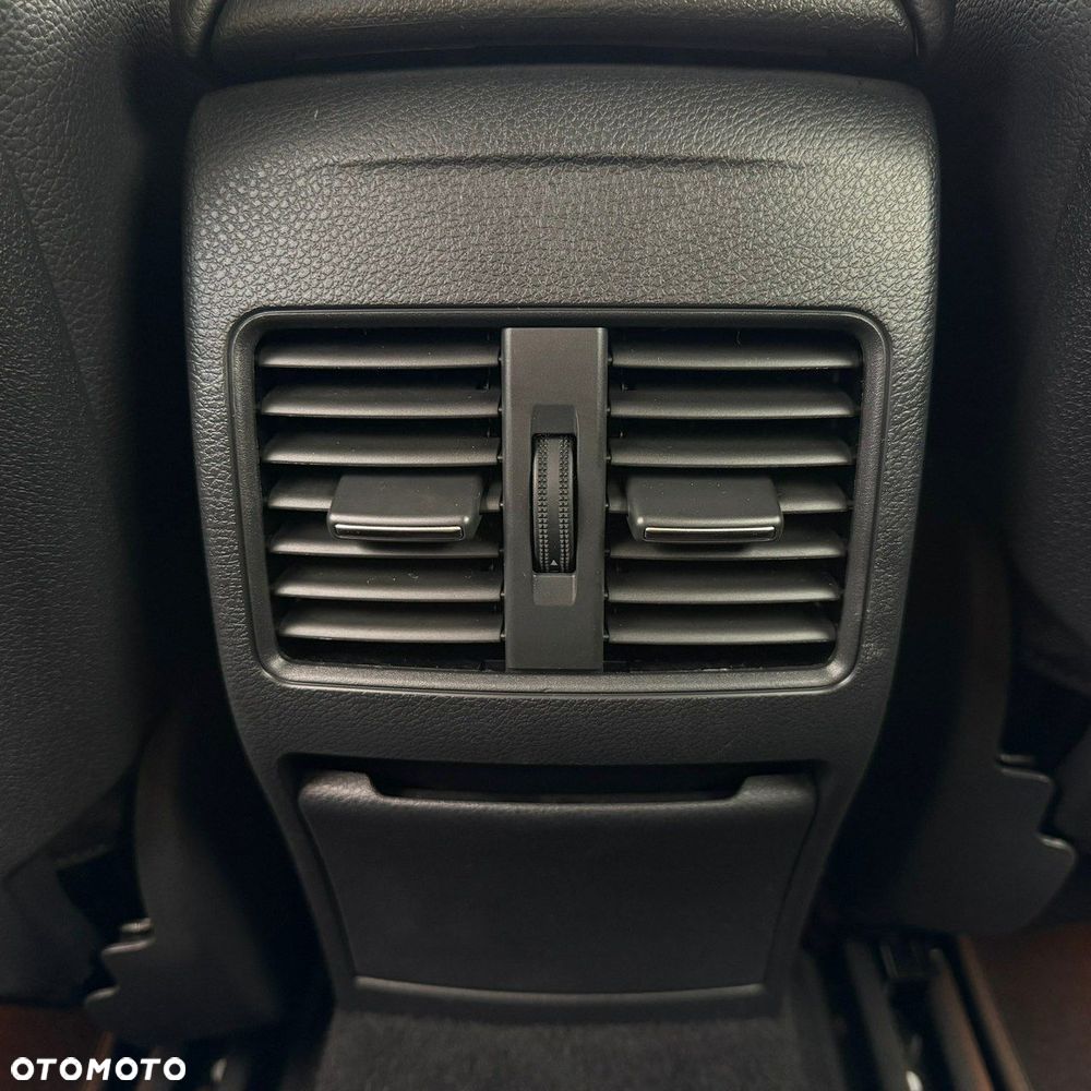 Mercedes-Benz GLA - 29