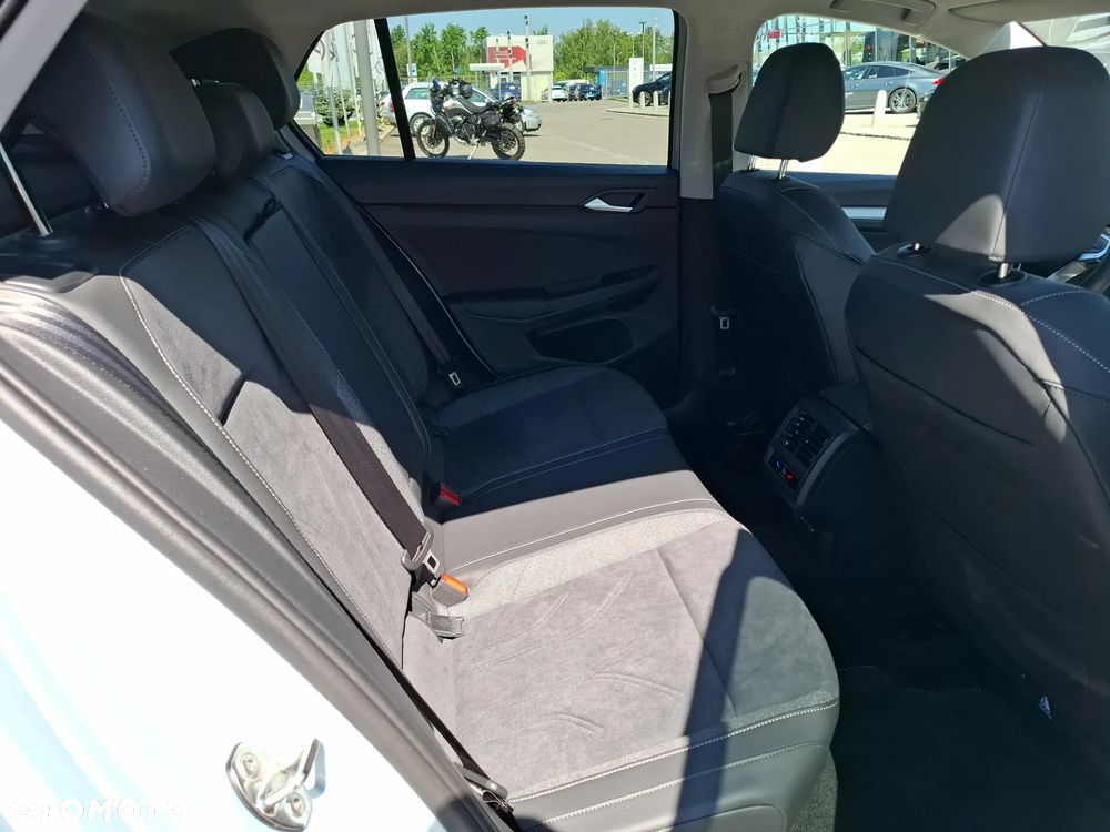 Volkswagen Golf - 12