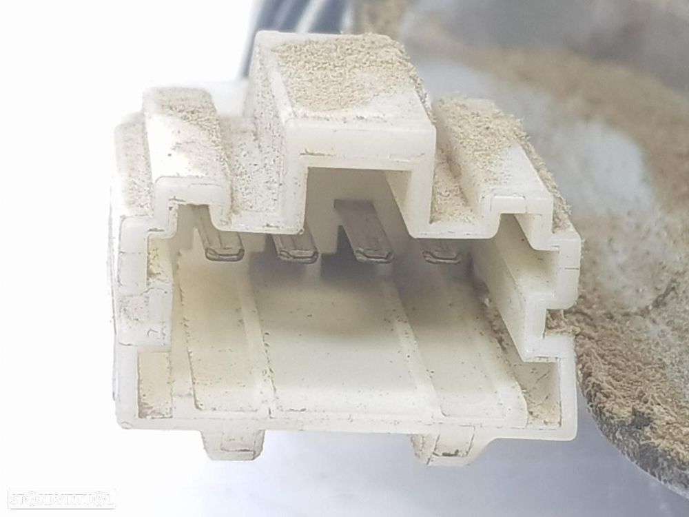 MOTOR LIMPA-VIDROS TRASEIRO MITSUBISHI PAJERO III 2000 - 4