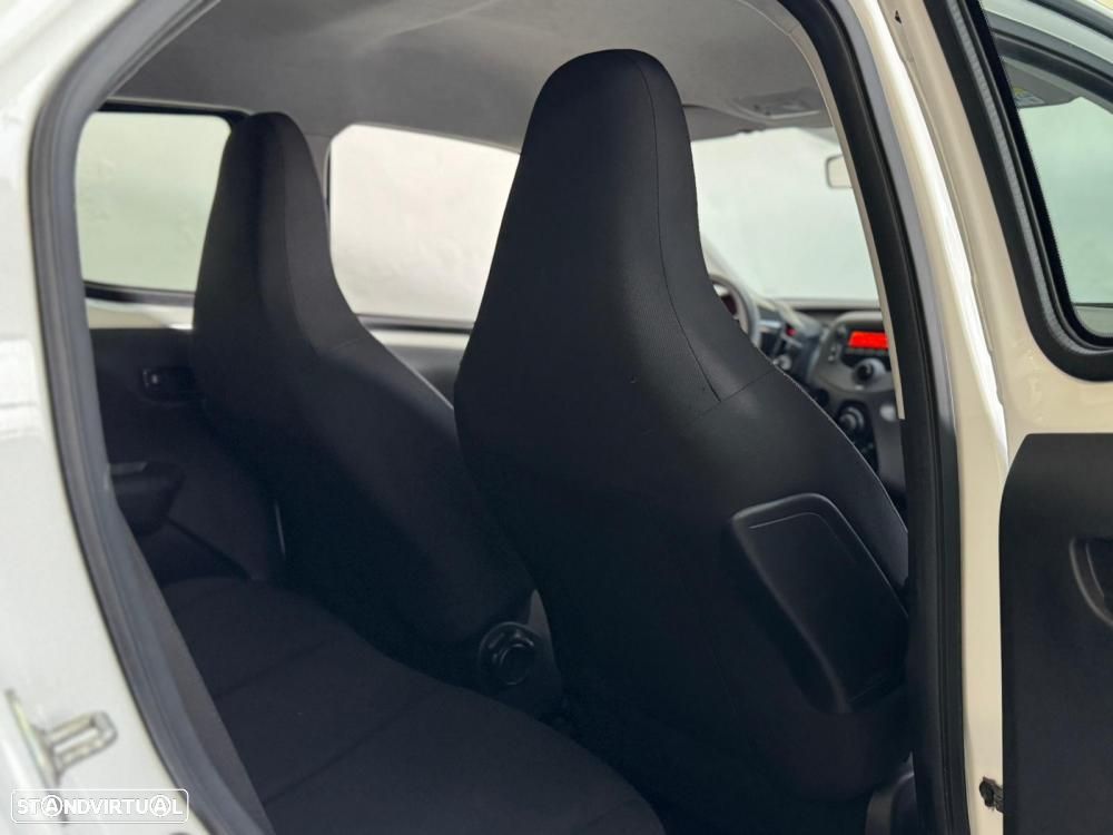 Toyota Aygo x-business - 23