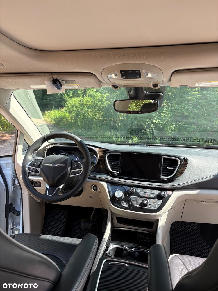 Chrysler Pacifica - 32