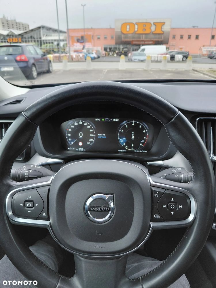 Volvo XC 60 T4 Momentum Pro - 3