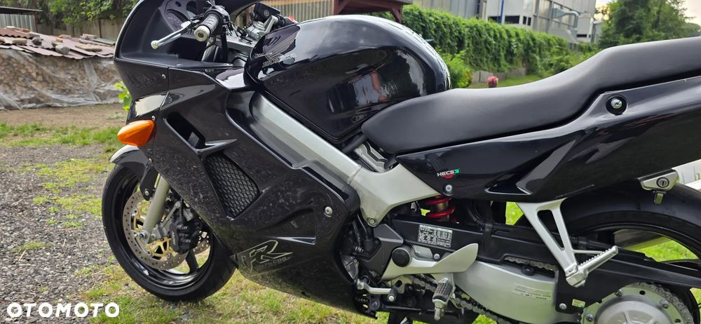 Honda VFR - 8