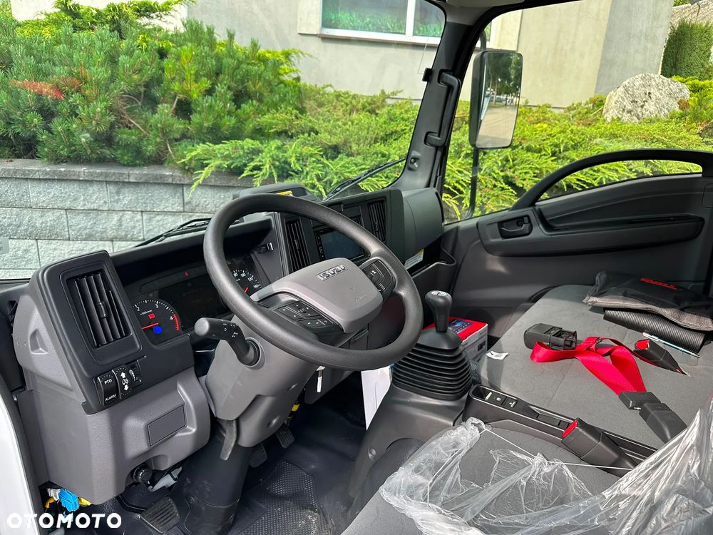 Isuzu M27 GENERATION 2 - 11