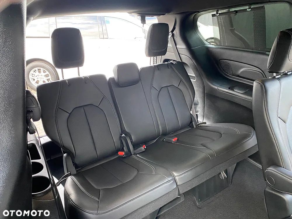 Chrysler Pacifica - 19